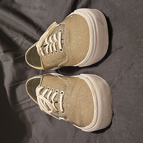 Vans - Picture 2 of 6